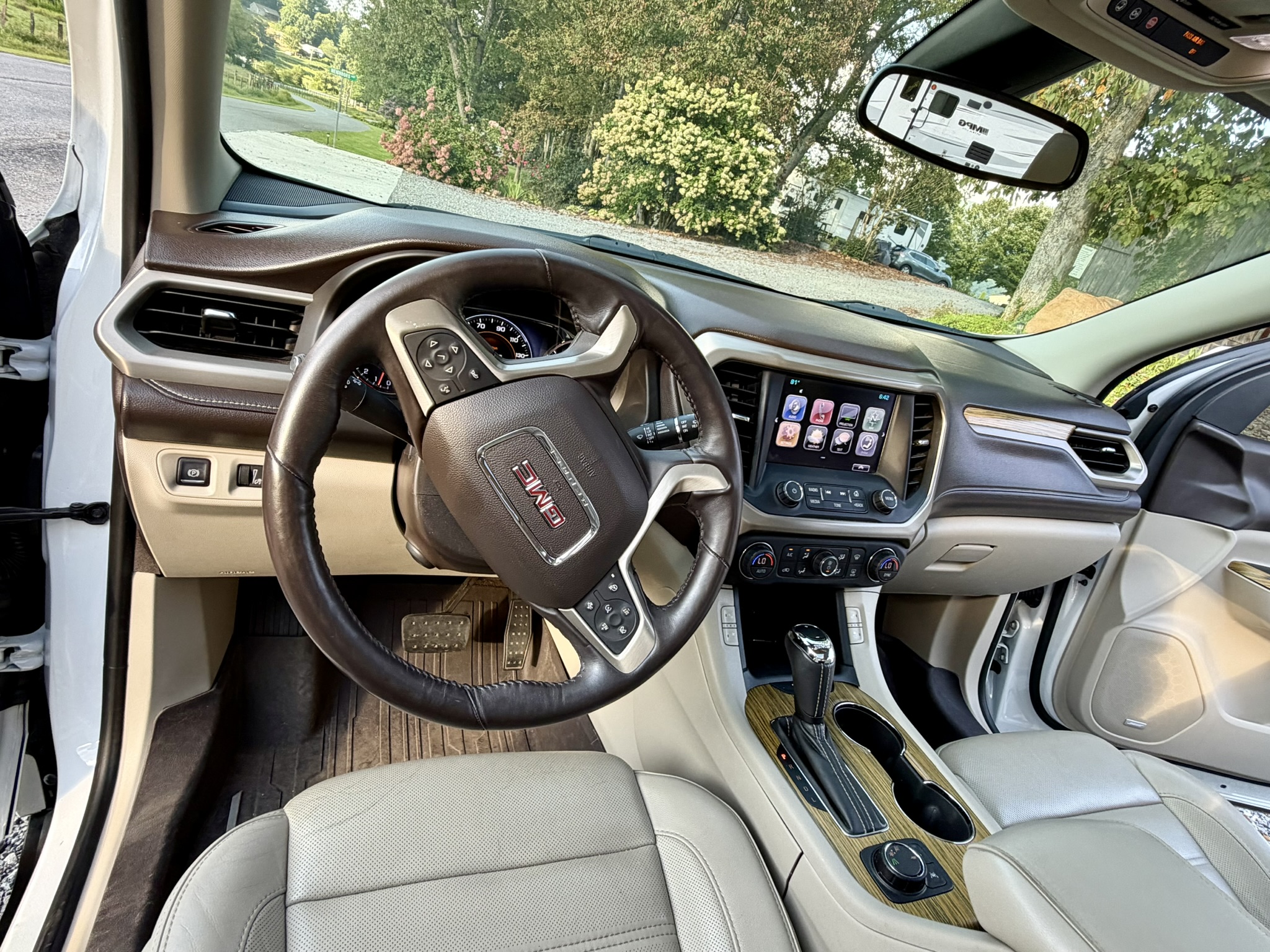 Used 2017 GMC Acadia Denali FWD image 9