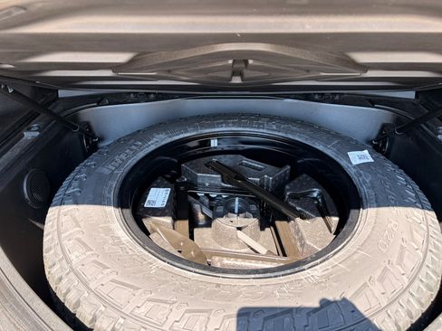 Used 2026 Rivian R1T Premium image 29