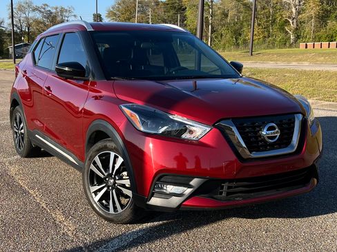 Used 2019 Nissan Kicks SR w/ SR Premium Package image 1