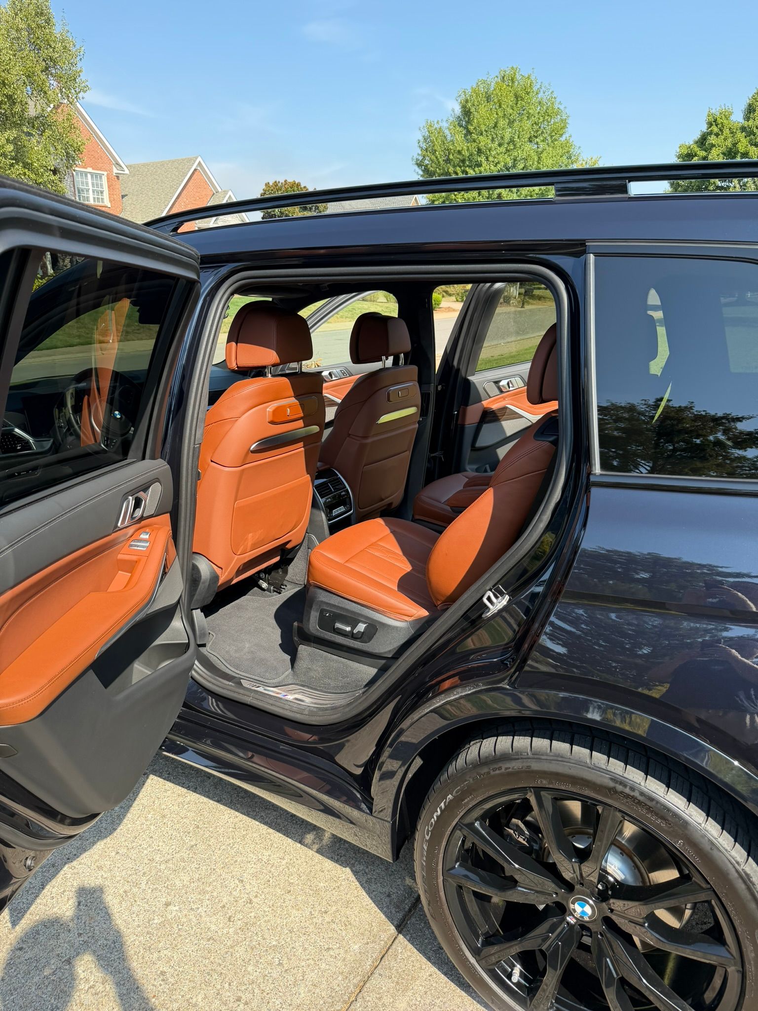 Used 2024 BMW X7 xDrive40i w/ M Sport Package AWD/4WD image 8