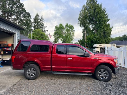 Used 2018 Ford F150 XLT w/ Equipment Group 302A Luxury AWD/4WD image 2