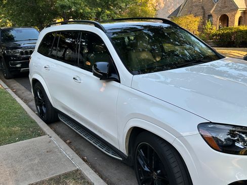 Used 2024 Mercedes-Benz GLS 580 4MATIC image 1