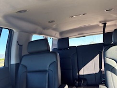 Used 2019 Chevrolet Suburban LT image 12