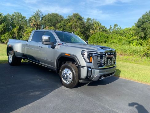 Used 2024 GMC Sierra 3500 Denali w/ Denali Reserve Package AWD/4WD image 1