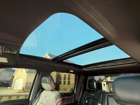 Used 2017 Ford F350 Platinum w/ Platinum Ultimate Package image 15