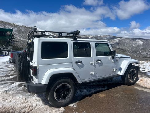 Used 2014 Jeep Wrangler Unlimited Sahara image 4