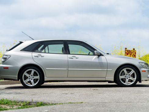 Used 2003 Lexus IS 300 300 SportCross Hatchback 4D image 8