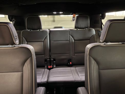 Used 2023 GMC Yukon SLT w/ SLT Premium Package image 28