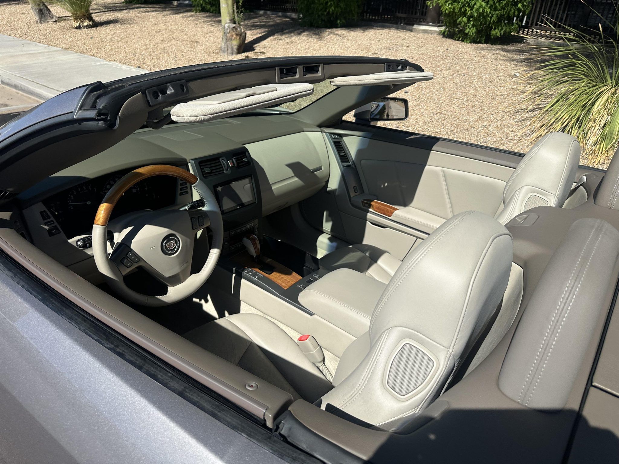 Used 2005 Cadillac XLR RWD image 8