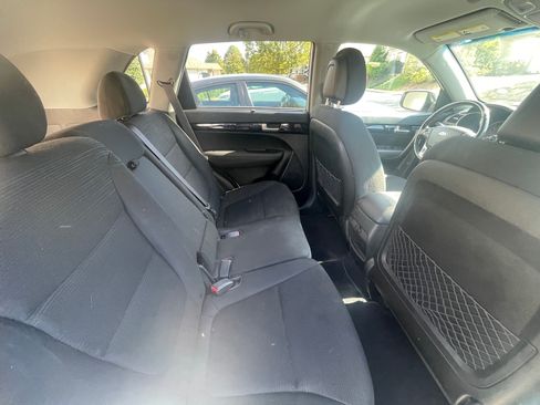 Used 2014 Kia Sorento LX FWD image 14