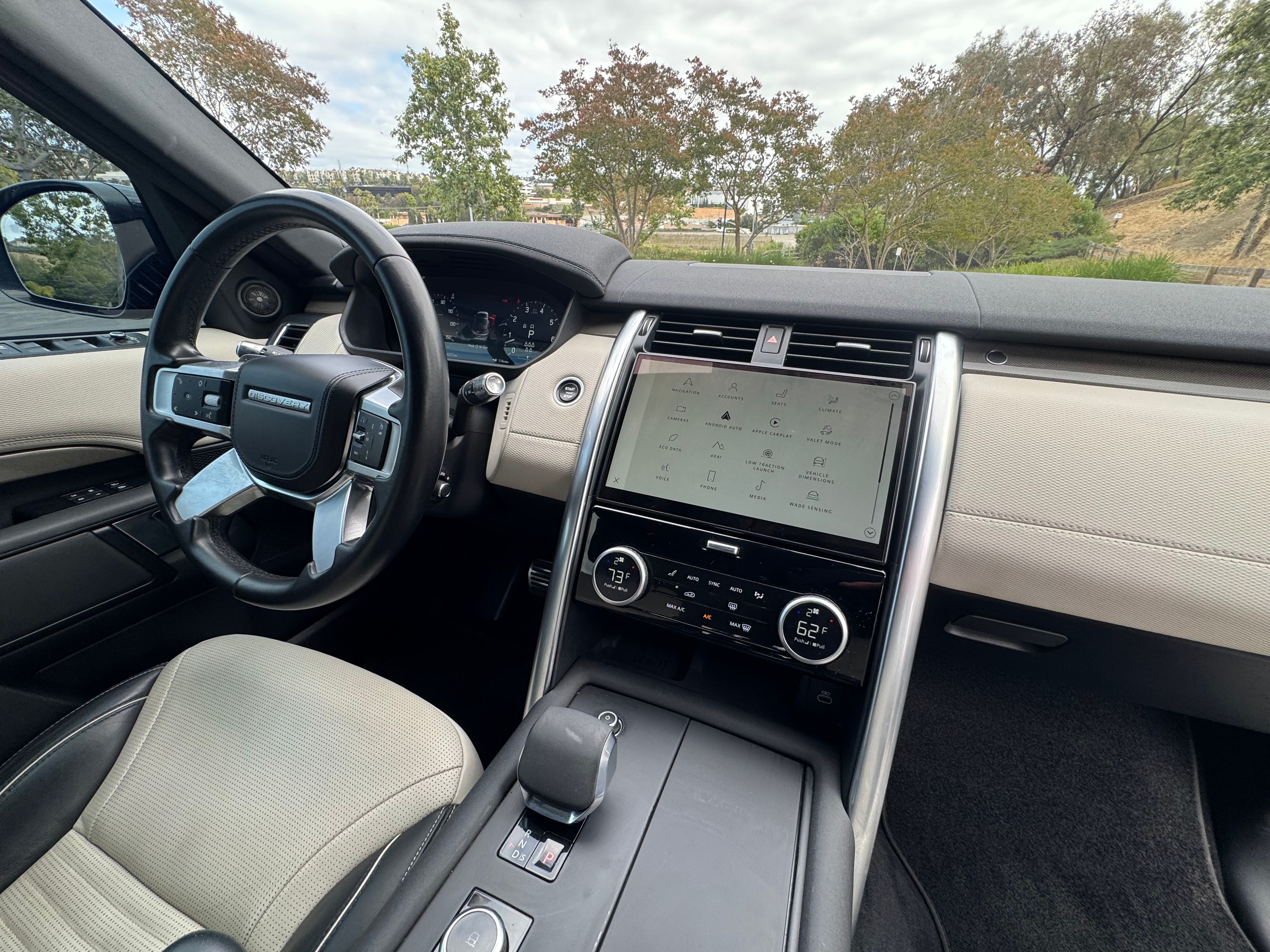 Used 2022 Land Rover Discovery HSE R-Dynamic AWD/4WD image 18