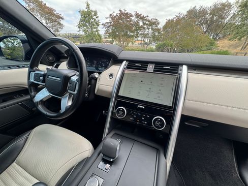 Used 2022 Land Rover Discovery HSE R-Dynamic AWD/4WD image 18