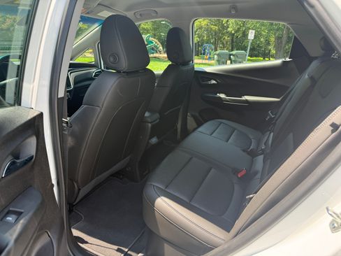 Used 2023 Chevrolet Bolt LT w/ Infotainment Package FWD image 10