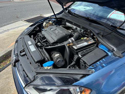 Used 2017 Volkswagen Golf Wolfsburg Edition image 4