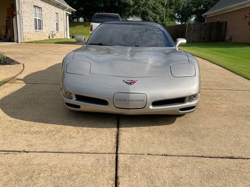 Used 2002 Chevrolet Corvette Coupe w/ Preferred Equipment Group2 RWD image 2