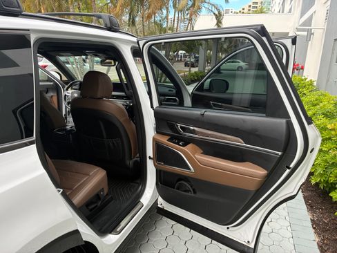 Used 2021 Kia Telluride SX w/ SX Prestige Package image 11
