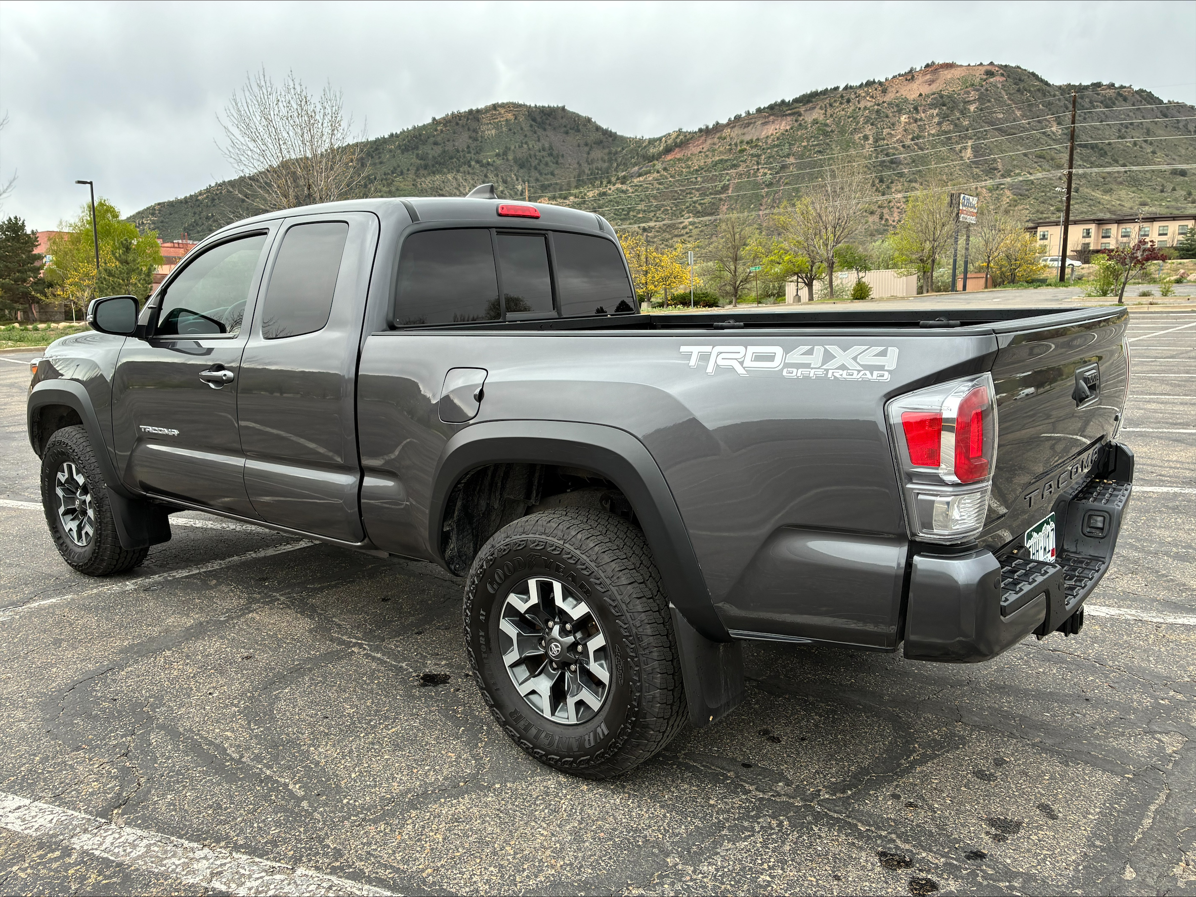 Used 2022 Toyota Tacoma TRD Off-Road w/ TRD Premium Off Road Package AWD/4WD image 4