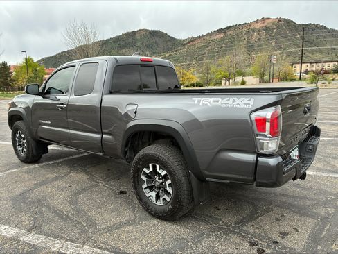 Used 2022 Toyota Tacoma TRD Off-Road w/ TRD Premium Off Road Package image 4