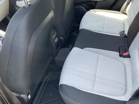 Used 2025 Hyundai Venue SEL FWD image 2