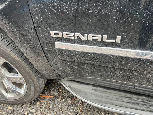 Used 2010 GMC Yukon Denali image 8