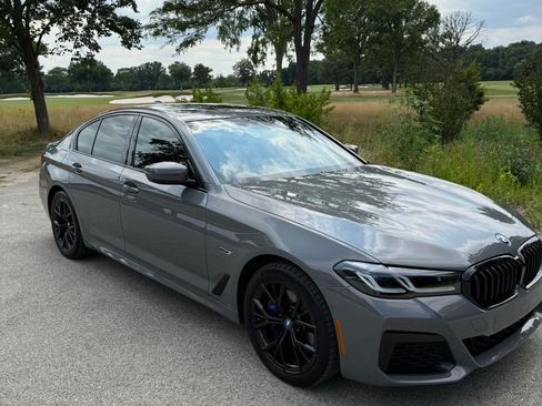 Used 2022 BMW 530e xDrive w/ Executive Package AWD/4WD image 13