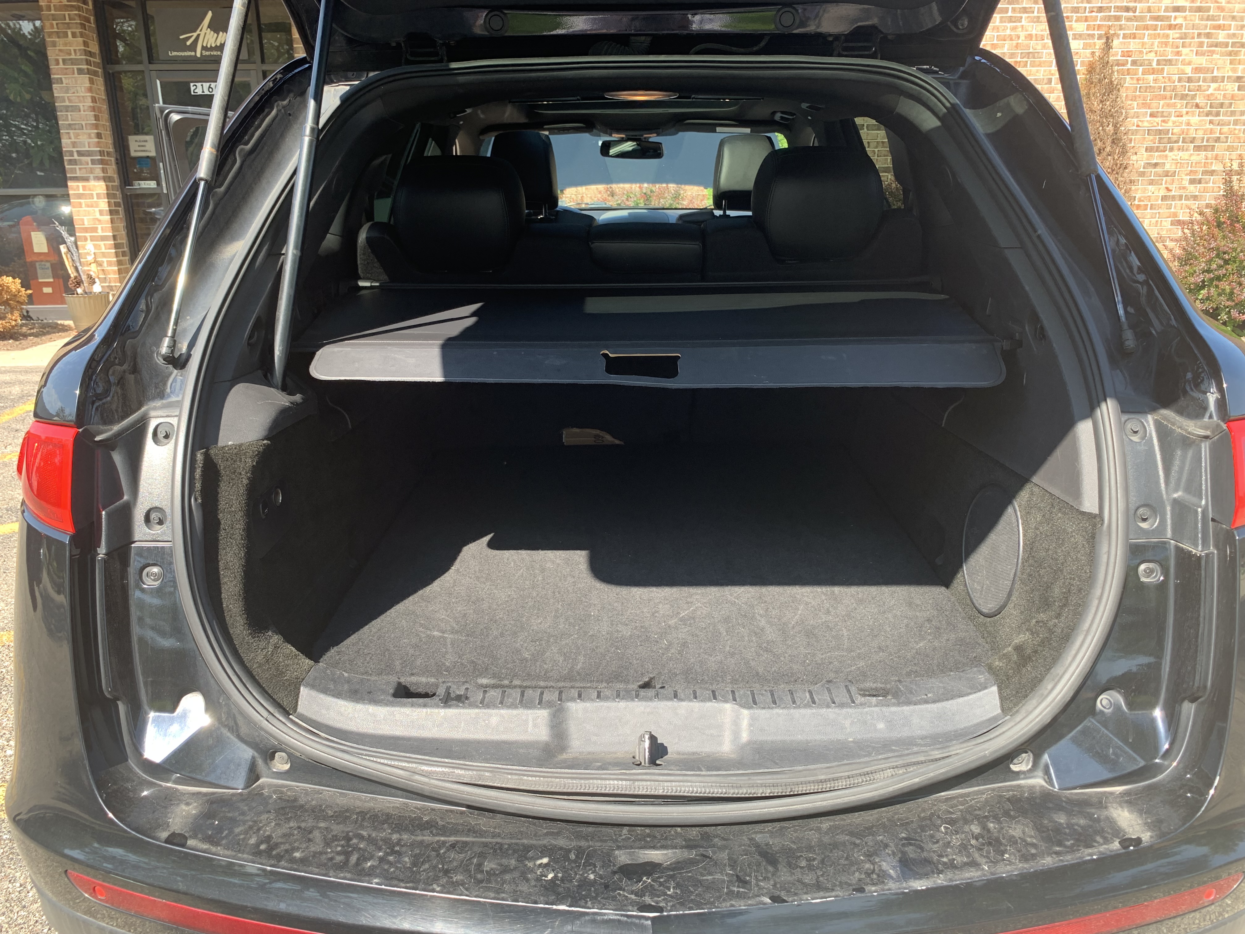 Used 2018 Lincoln MKT AWD image 9