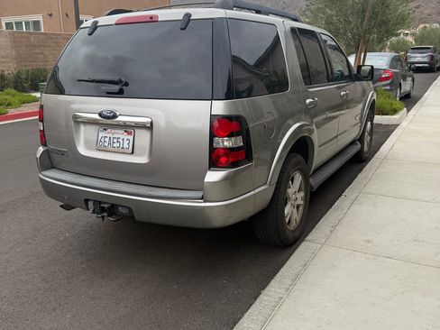 Used 2008 Ford Explorer XLT image 4