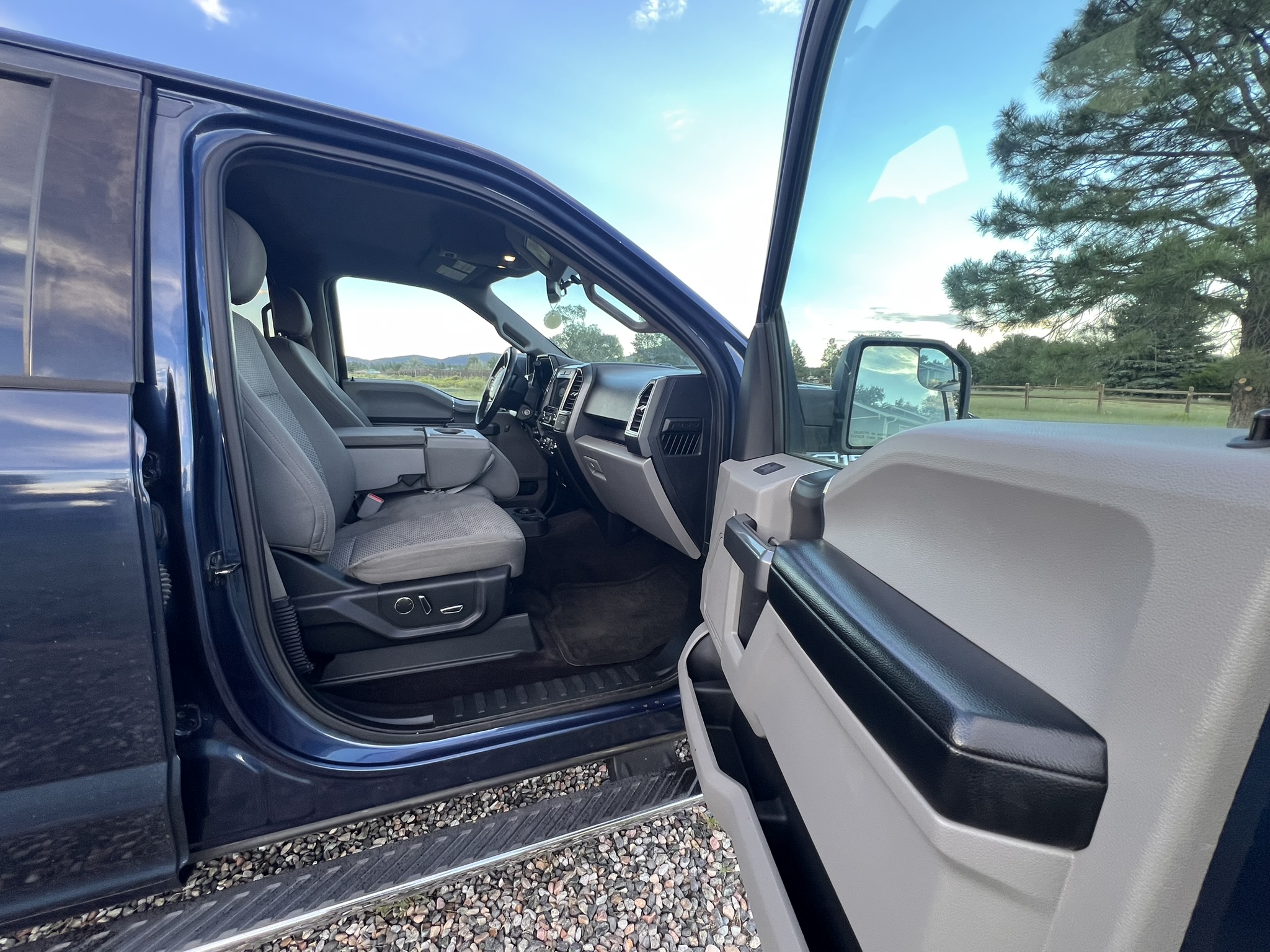 Used 2016 Ford F150 XLT w/ Equipment Group 302A Luxury AWD/4WD image 13