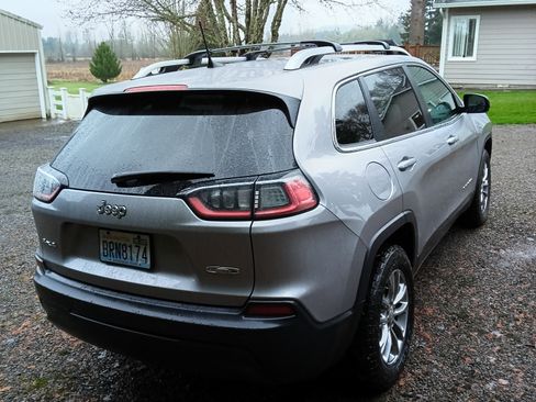 Used 2019 Jeep Cherokee Latitude Plus w/ Cold Weather Group image 6