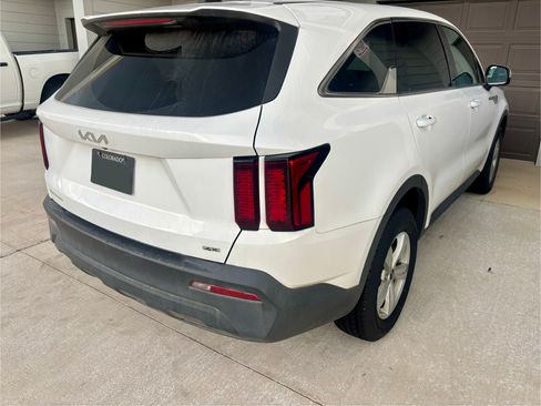 Used 2023 Kia Sorento LX AWD/4WD image 8