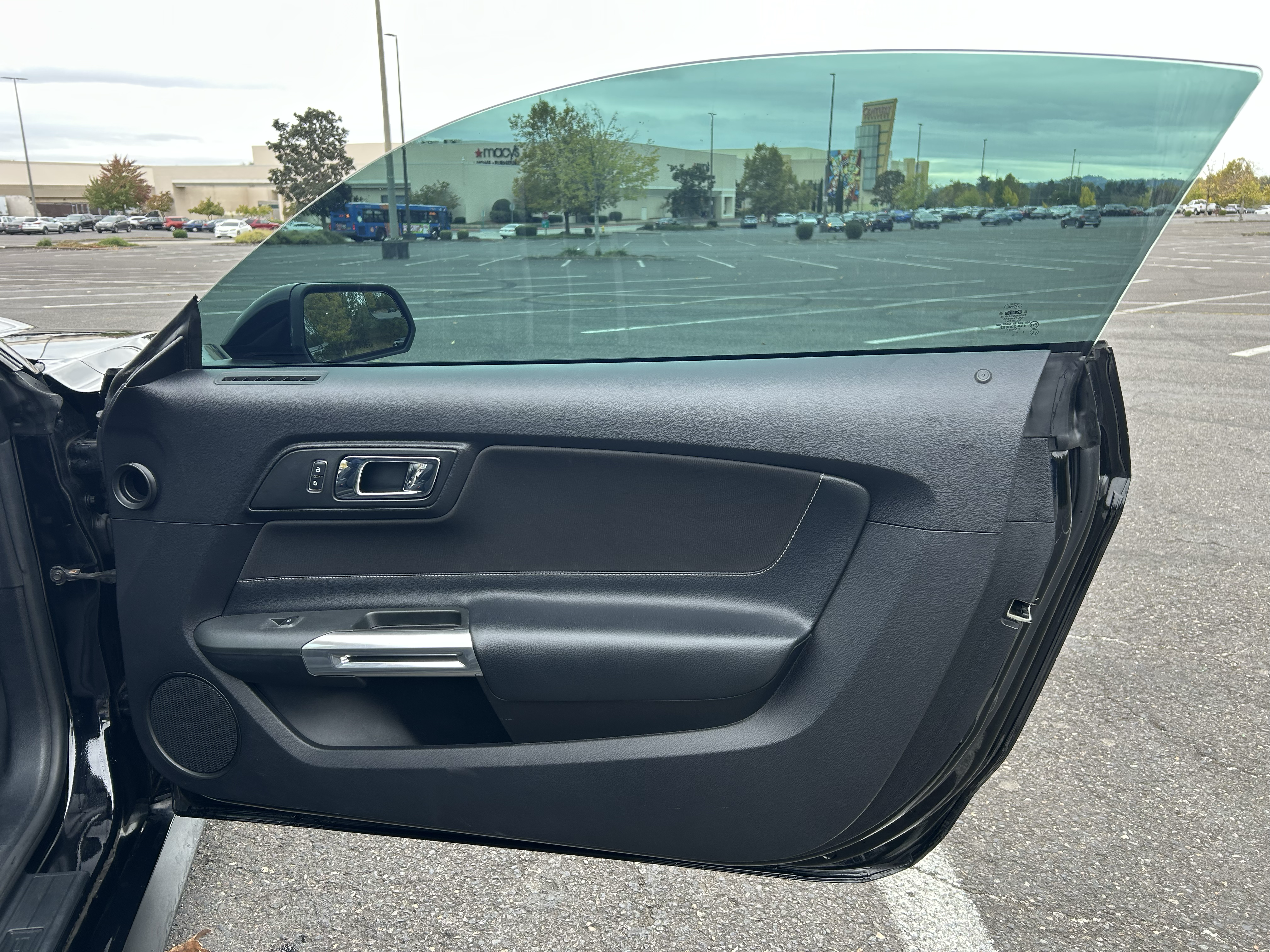 Used 2016 Ford Mustang Coupe RWD image 16
