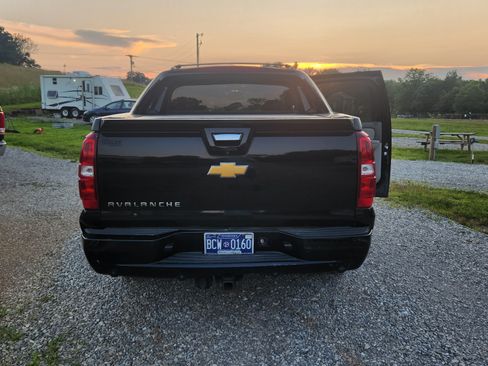 Used 2013 Chevrolet Avalanche LTZ image 5