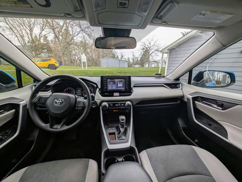 Used 2021 Toyota RAV4 XLE image 8