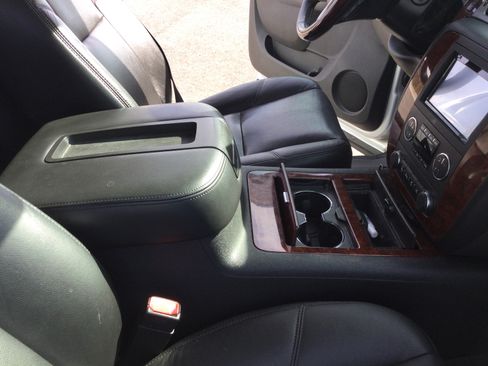 Used 2012 Chevrolet Suburban LTZ image 17