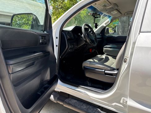 Used 2015 Toyota Tundra SR image 2