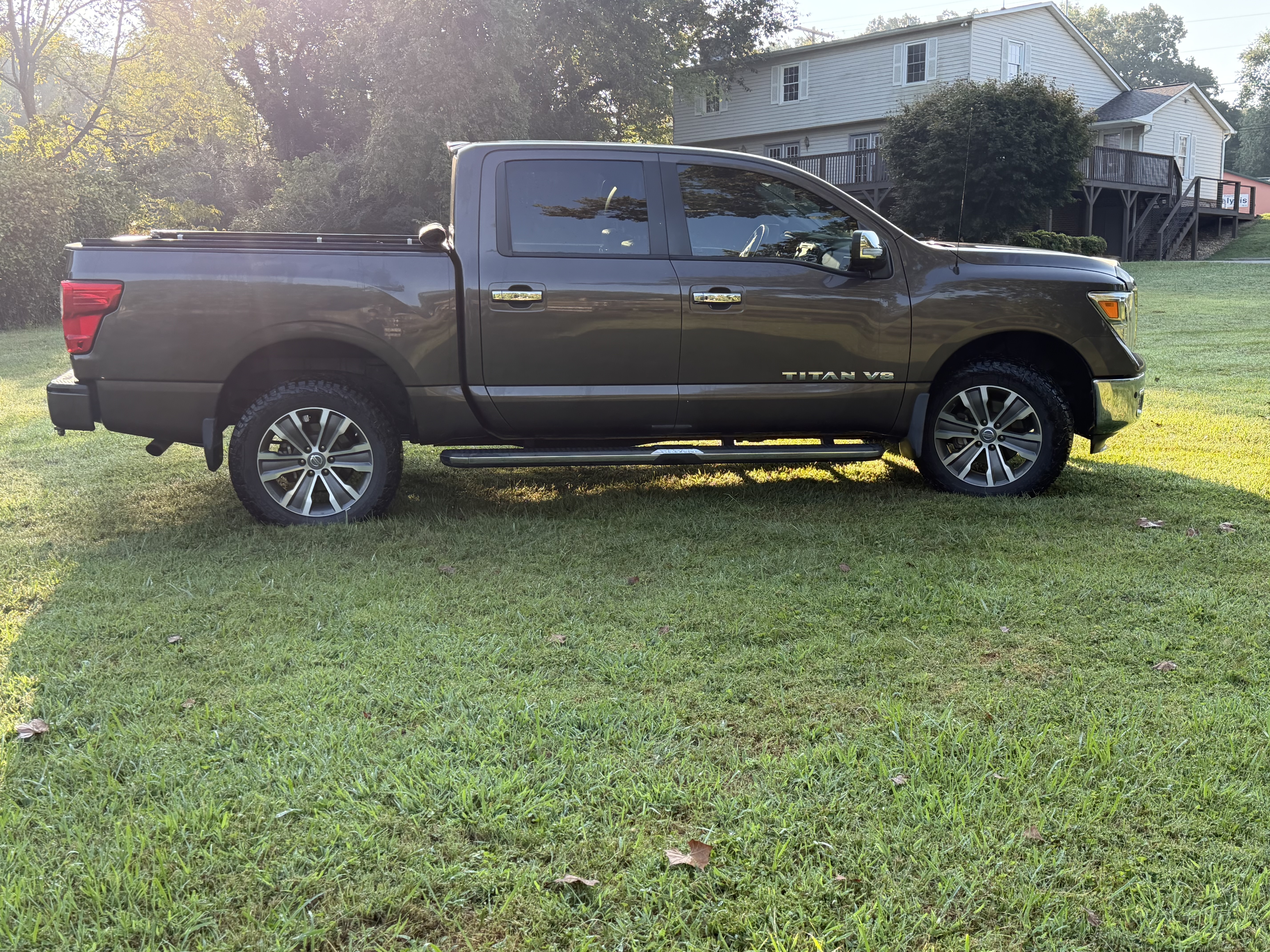 Used 2018 Nissan Titan SL AWD/4WD image 15