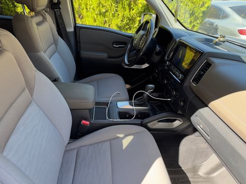 Used 2022 Nissan Frontier SV w/ Technology Package RWD image 4