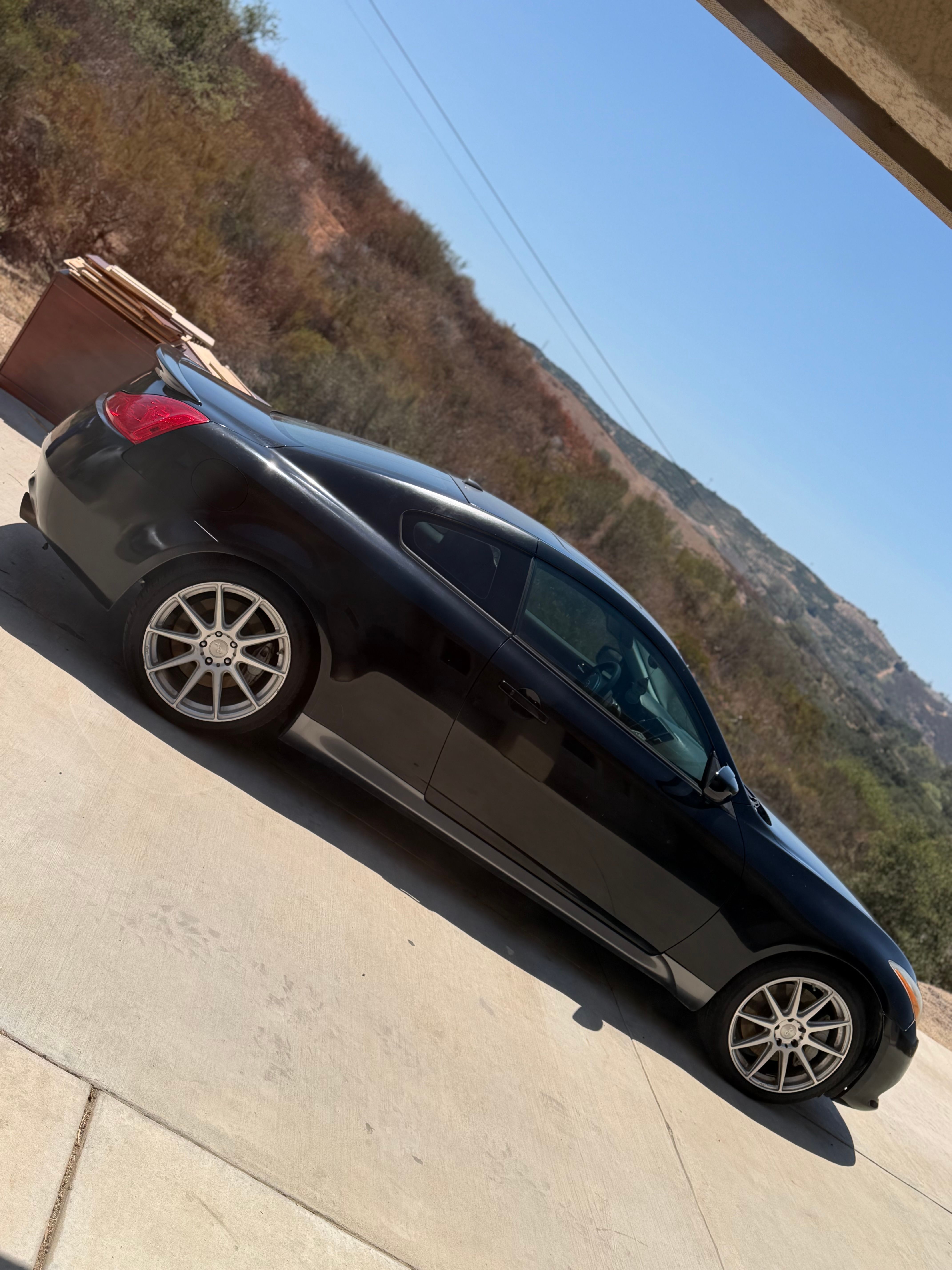 Used 2010 INFINITI G37 Journey w/ Aerodynamic Pkg RWD image 4