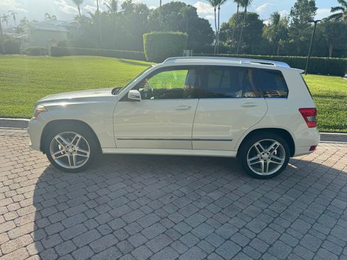 Used 2011 Mercedes-Benz GLK 350 GLK 350 Sport Utility 4D image 2