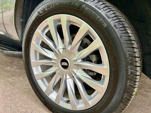 Used 2023 Cadillac Escalade ESV Luxury RWD image 10