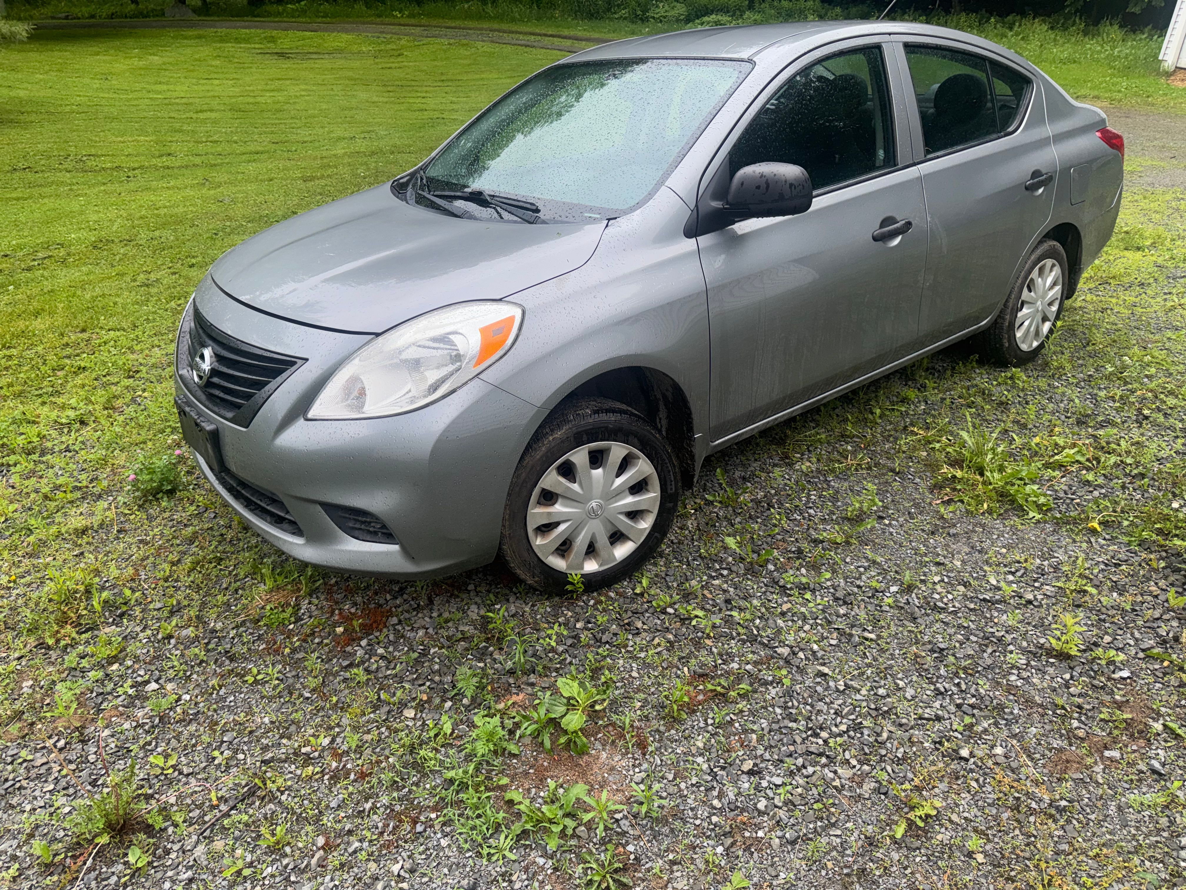 Used 2014 Nissan Versa S FWD image 1