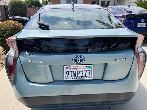 Used 2016 Toyota Prius Three w/ Advanced Technology Package FWD image 6