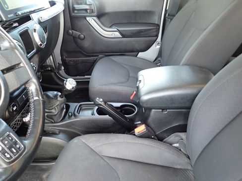 Used 2015 Jeep Wrangler Sport image 13