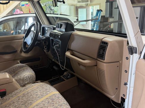 Used 1999 Jeep Wrangler Sahara AWD/4WD image 10