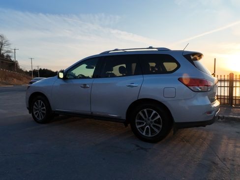 Used 2015 Nissan Pathfinder SL w/ SL Premium Package image 8