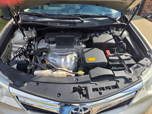 Used 2014 Toyota Camry LE image 15