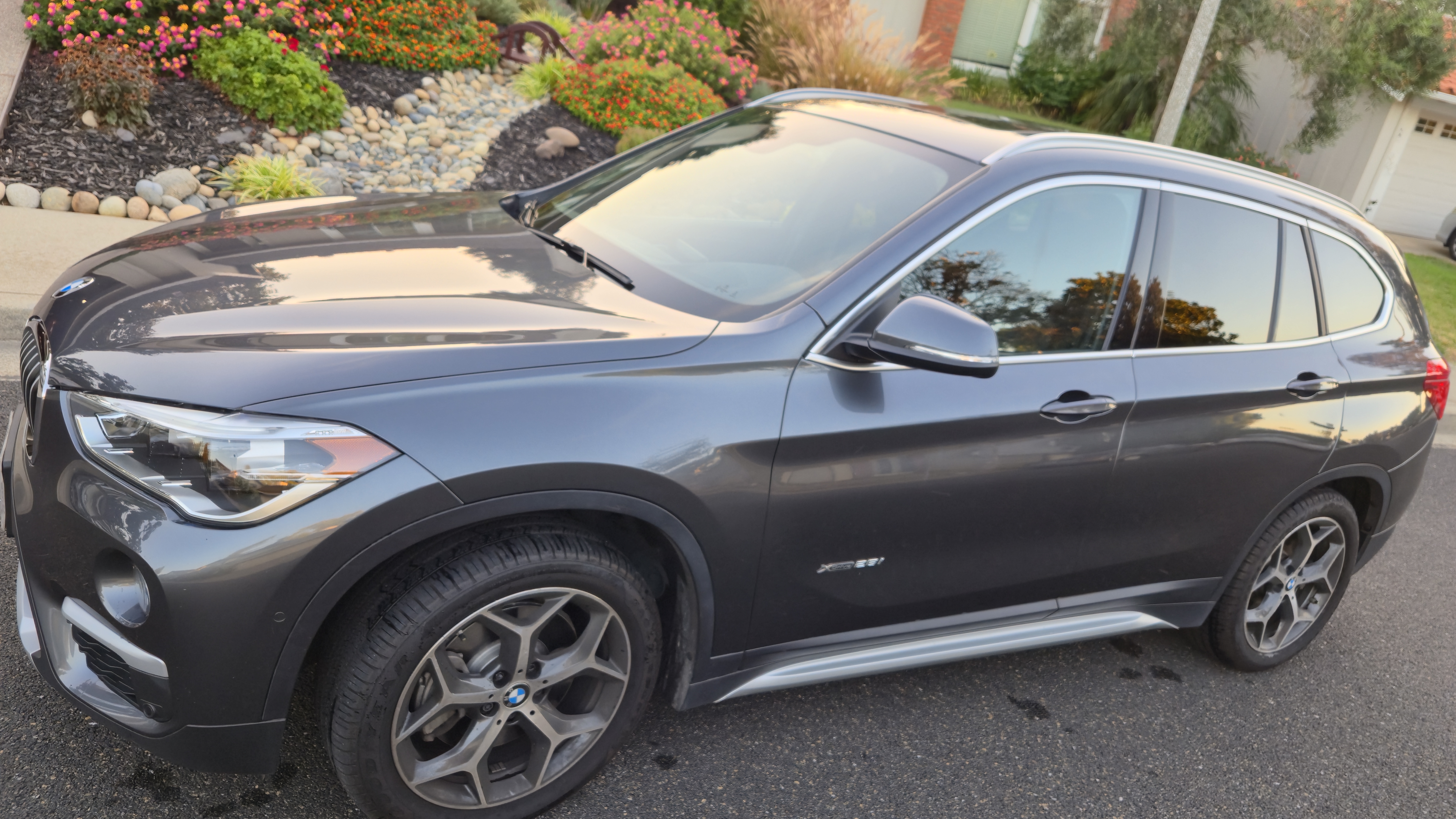 Used 2017 BMW X1 xDrive28i AWD/4WD image 5