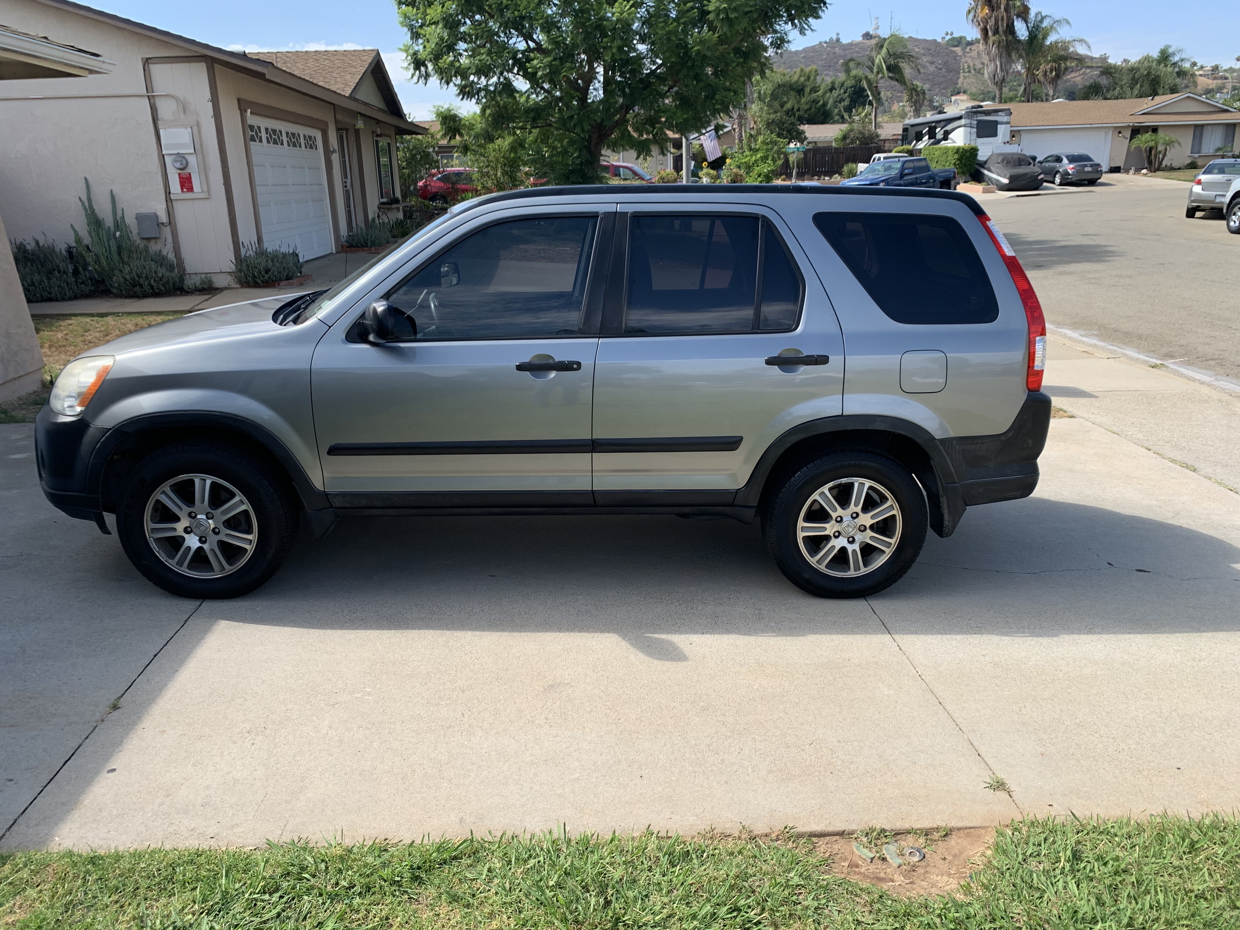 Used 2005 Honda CR-V LX image 1