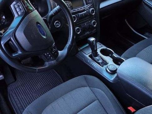 Used 2016 Ford Explorer XLT image 10