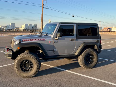 Used 2015 Jeep Wrangler Rubicon image 2